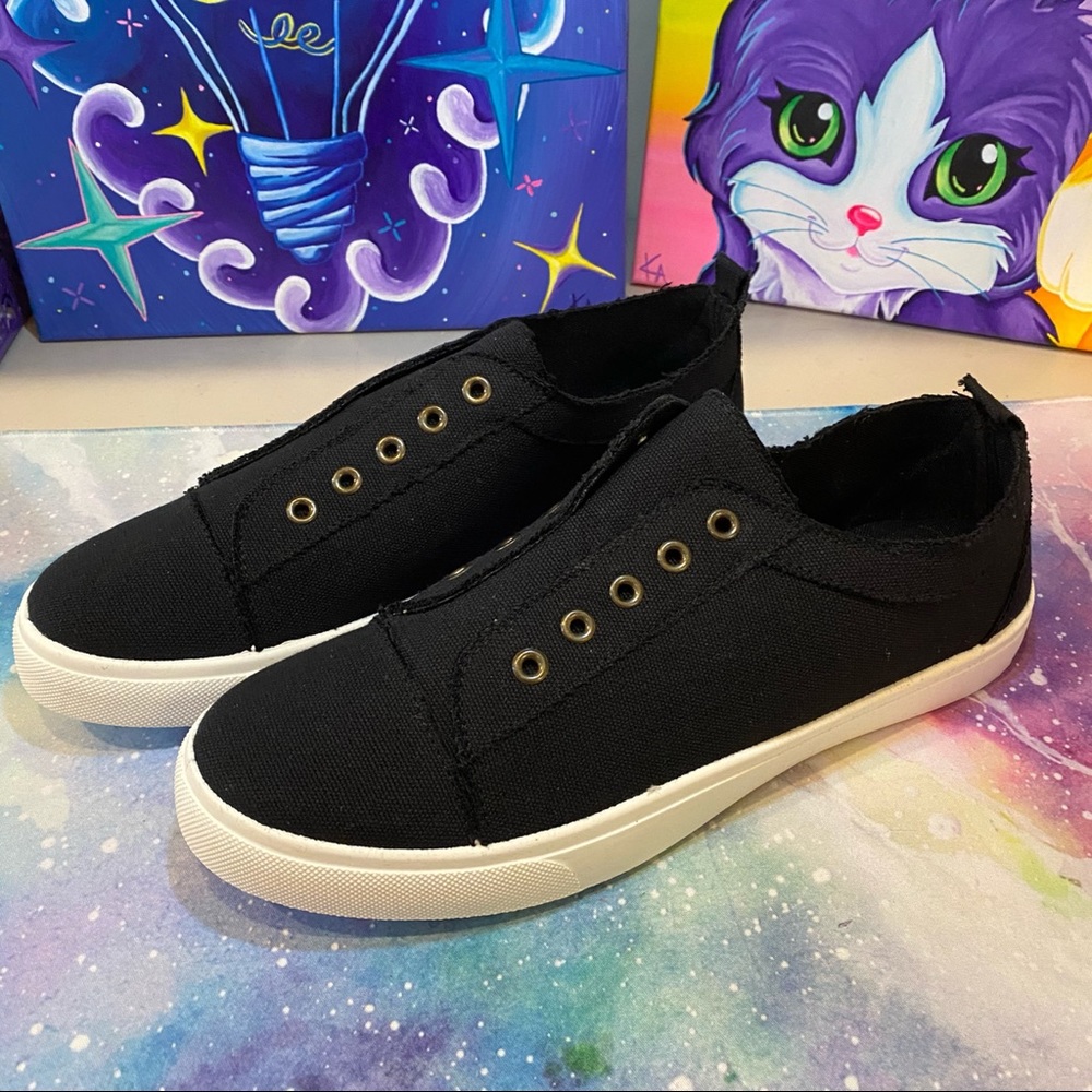 Women’s 11 slip on black canvas shoes